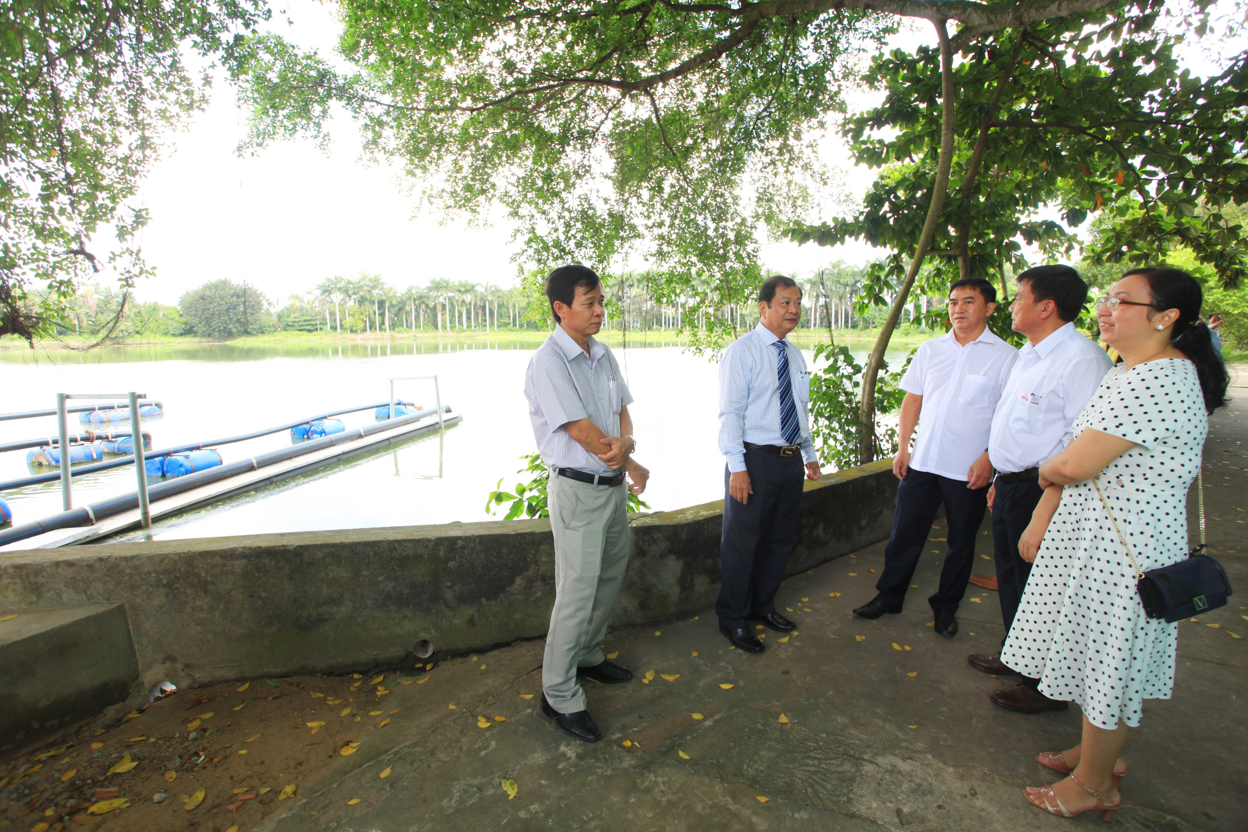  Lãnh đạo Công ty La Vie và Công ty Lawaco thăm hệ thống xử lý nước từ nước mặt hồ Bảo Định
